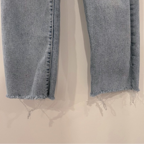 Levi’s Women’s Sz 24 Ribcage Straight Distressed Light Wash Jean - Picture 4 of 16